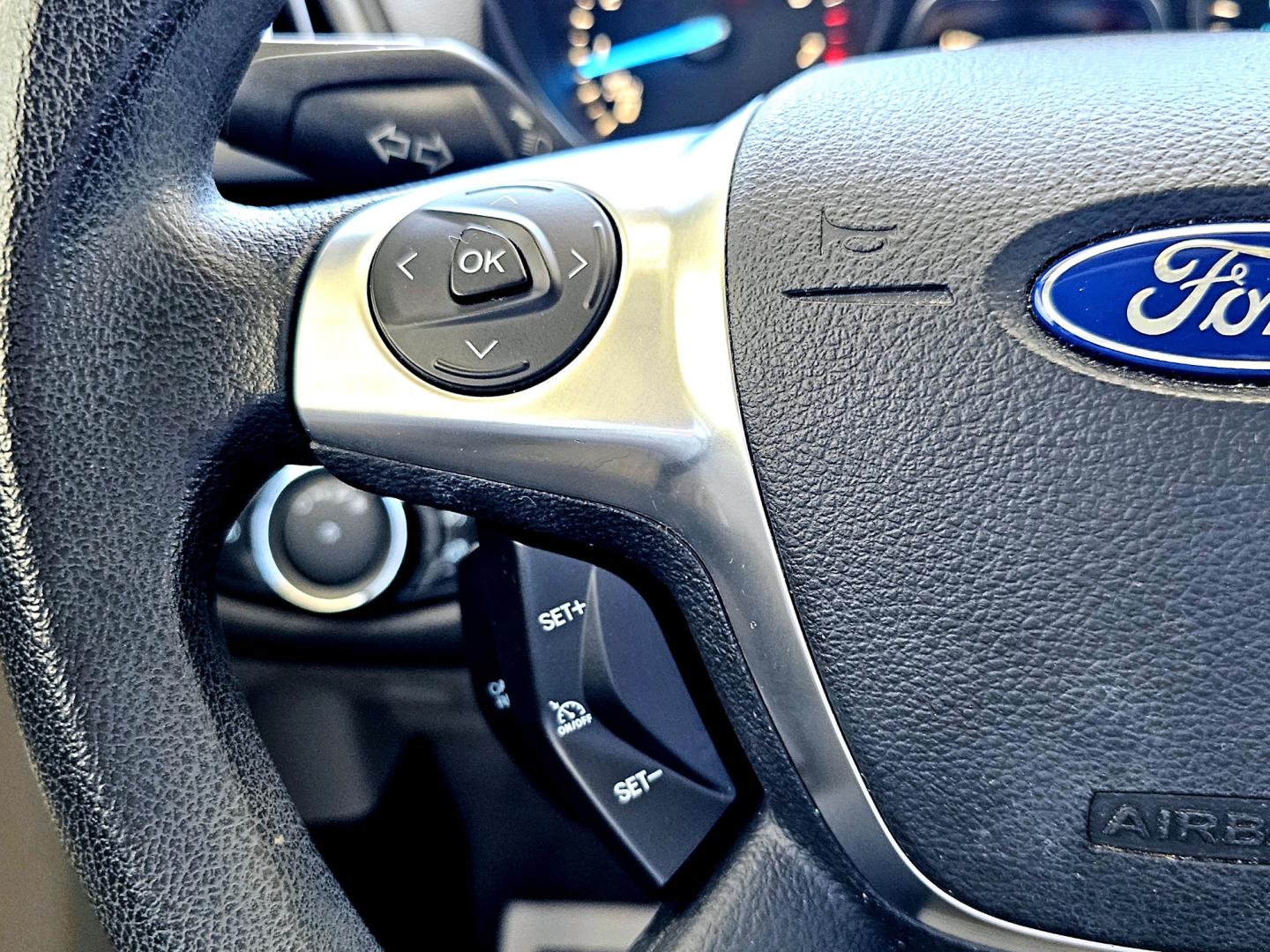 2014 WHITE Ford Escape SE FWD (1FMCU0G98EU) with an 2.0L L4 DOHC 16V engine, 6-Speed Automatic transmission, located at 18001 Kellogg Rd, Saucier, MS, 39574, (228) 832-1441, 39.421459, -76.641457 - Photo#13